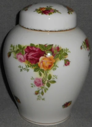 Royal Albert Old Country Roses - Lidded Ginger Jar